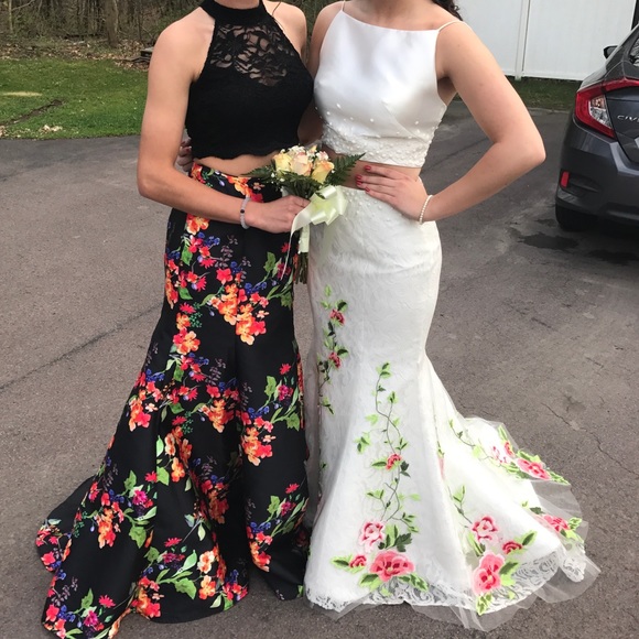 Sherri Hill prom dress - Picture 2 of 4